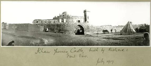 Vorderansicht der Burg Khan Yunis, gebaut von Richard I., Juli 1917